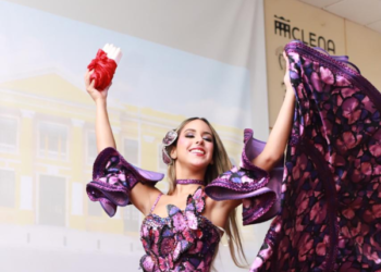 La Reina del Carnaval de la 44 entrega la distinción ‘Joselito Carnaval’ a autoridades policiales en reconocimiento a la seguridad y salvaguarda cultural